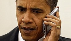 © AP/Alex Brandon, Obama mit Handy © AP/Alex Brandon, Obama mit Handy