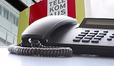 © Reuters/Heinz-Peter Bader, Fotolia/Sven Baehren (Montage), TA Telekom Festnetz Telefon © Reuters/Heinz-Peter Bader, Fotolia/Sven Baehren (Montage), TA Telekom Festnetz Telefon