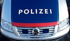 © ORF.at/Martin Hieslmair, Motorhaube eines Polizeiautos © ORF.at/Martin Hieslmair, Motorhaube eines Polizeiautos