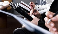 © Fotolia/pressmaster, Journalisten machen Notizen © Fotolia/pressmaster, Journalisten machen Notizen