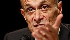 © APA/Shawn Thew, Michael Chertoff sprechend und mit der Hand artikulierend. © APA/Shawn Thew, Michael Chertoff sprechend und mit der Hand artikulierend.