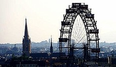 © Fotolia/Franz Pfluegl, Silhouette von Wien mit dem Riesenrad © Fotolia/Franz Pfluegl, Silhouette von Wien mit dem Riesenrad