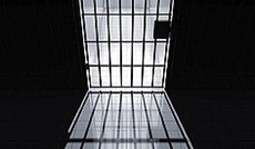 © Fotolia/Bertold Werkmann , Zellentür im Gefängnis © Fotolia/Bertold Werkmann , Zellentür im Gefängnis
