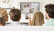 © Fotolia/Monkey Business Images, Familie vor dem Fernseher © Fotolia/Monkey Business Images, Familie vor dem Fernseher