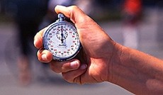 © Fotolia/Udo Kroener, Hand mit Stoppuhr © Fotolia/Udo Kroener, Hand mit Stoppuhr