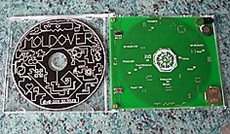 © ORF.at/Barbara Wimmer, Moldover-Cover und Platine mit © ORF.at/Barbara Wimmer, Moldover-Cover und Platine mit