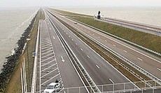 © Fotolia/Bea Busse (Montage), Niederländischer Autobahn © Fotolia/Bea Busse (Montage), Niederländischer Autobahn
