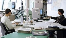 © Fotolia/Luc Meaille , In einem Büro arbeiten die Angestellten an ihren Rechnern. © Fotolia/Luc Meaille , In einem Büro arbeiten die Angestellten an ihren Rechnern.
