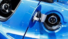 © AP/Michael Probst, Tankdeckel eines Elektroautos © AP/Michael Probst, Tankdeckel eines Elektroautos