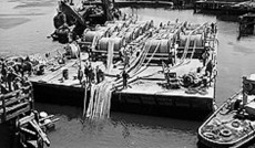 © AP, Verlegung eines Tiefseekabels 1952 in Boston. © AP, Verlegung eines Tiefseekabels 1952 in Boston.