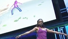 © Microsoft, Frau steuert Microsoft Kinect © Microsoft, Frau steuert Microsoft Kinect