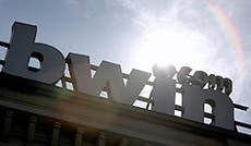 © Reuters/Heinz-Peter Bader, Bwin-Logo auf Hausdach © Reuters/Heinz-Peter Bader, Bwin-Logo auf Hausdach