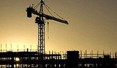 � Fotolia/Martti, Baustelle mit Kran