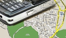 � Sreenshot Google; ORF.at (Montage), Handy auf einer Landkarte