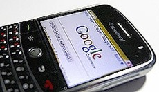 � Bild: ORF.at/Kaja Stepien, Handy mit Suchmaschinen-Interface