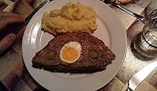 � Bild: Esel, Ein Teller mit Spiegelei und Kartoffelp�ree