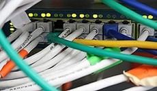 � Fotolia/Peer Frings, Serverkabel