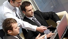 � Fotolia/endostock, Businessm�nner mit Laptop