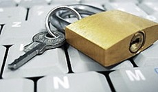 � Fotolia/Falko Matte, Schloss auf Tastatur