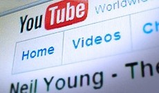 � Bild: ORF.at/Carina Kainz, Ein Musikvideo wird von Youtube geladen.