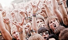 � ORF.at/Patrick Wally, Jubelnde Musikfans