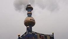 � ORF.at/Claudia Glechner, Schlot der thermischen Abfallbehandlungsanlage Spittelau