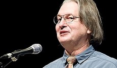© transmediale/Jonathan Gröge, Bruce Sterling hält einen Vortrag © transmediale/Jonathan Gröge, Bruce Sterling hält einen Vortrag