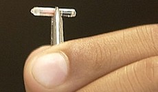 © AP/Steve Mitchell, Microchip als Implantat © AP/Steve Mitchell, Microchip als Implantat